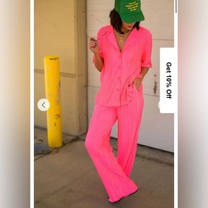 LALA ORIGINAL: The World is Yours Plissé Set in Electric Pink